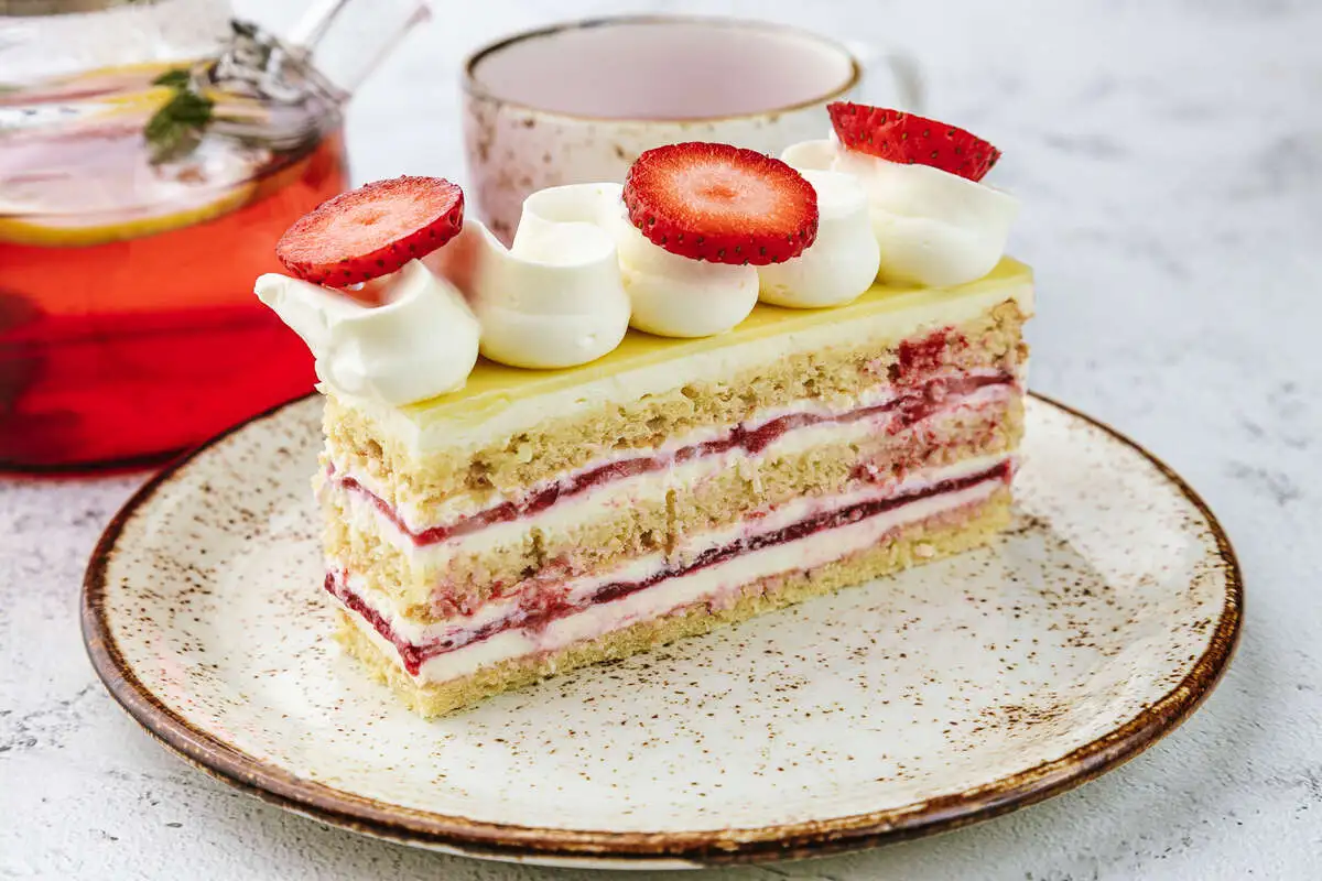 Пирожное Клубничное