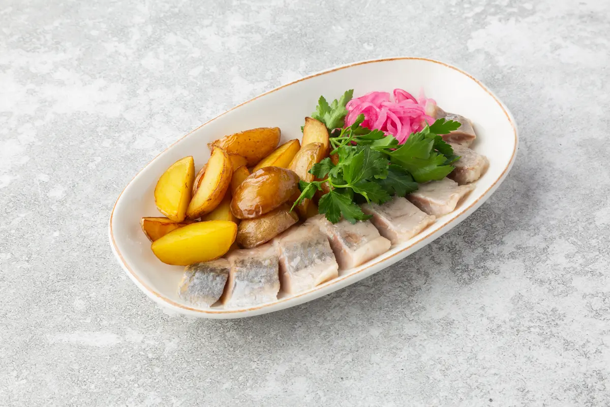 Филе поморской сельди с картофельными дольками