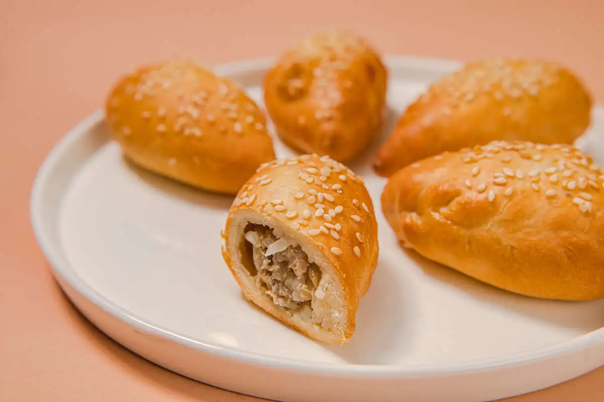 Коробочка пирожков с мясом