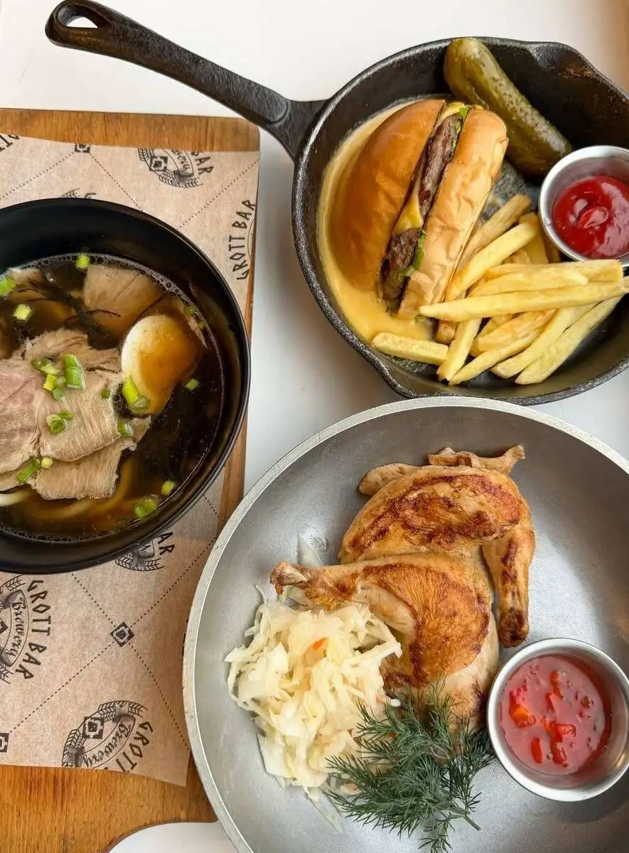 Половина цыпленка с квашеной капустой 330/70 гр