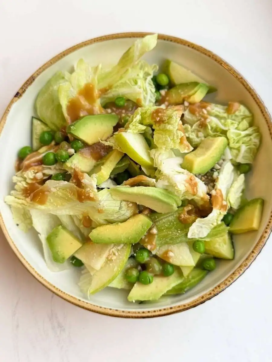 БО С авокадо, зеленым яблоком и заправкой винегрет 190 гр