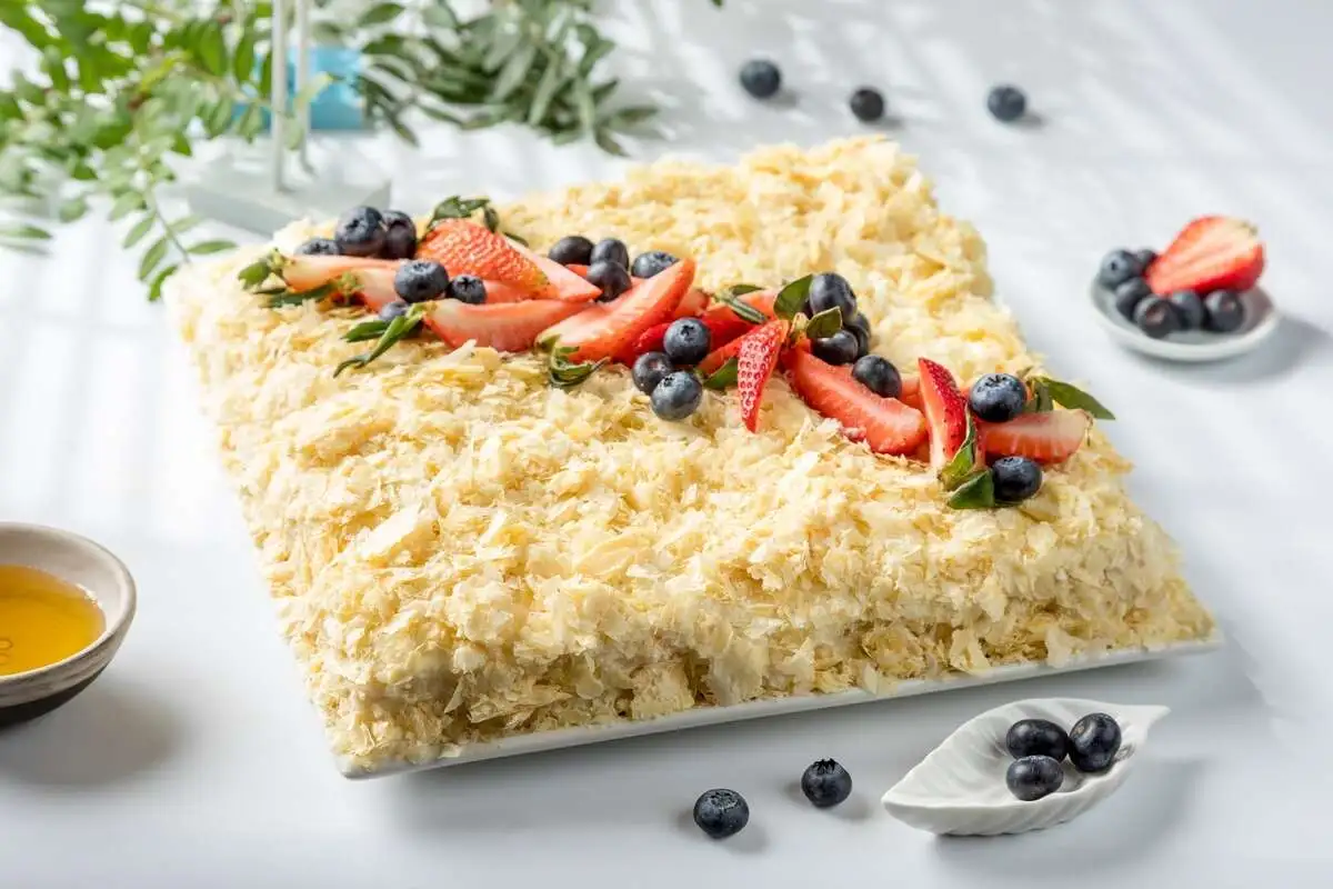 Торт Наполеон с ягодами