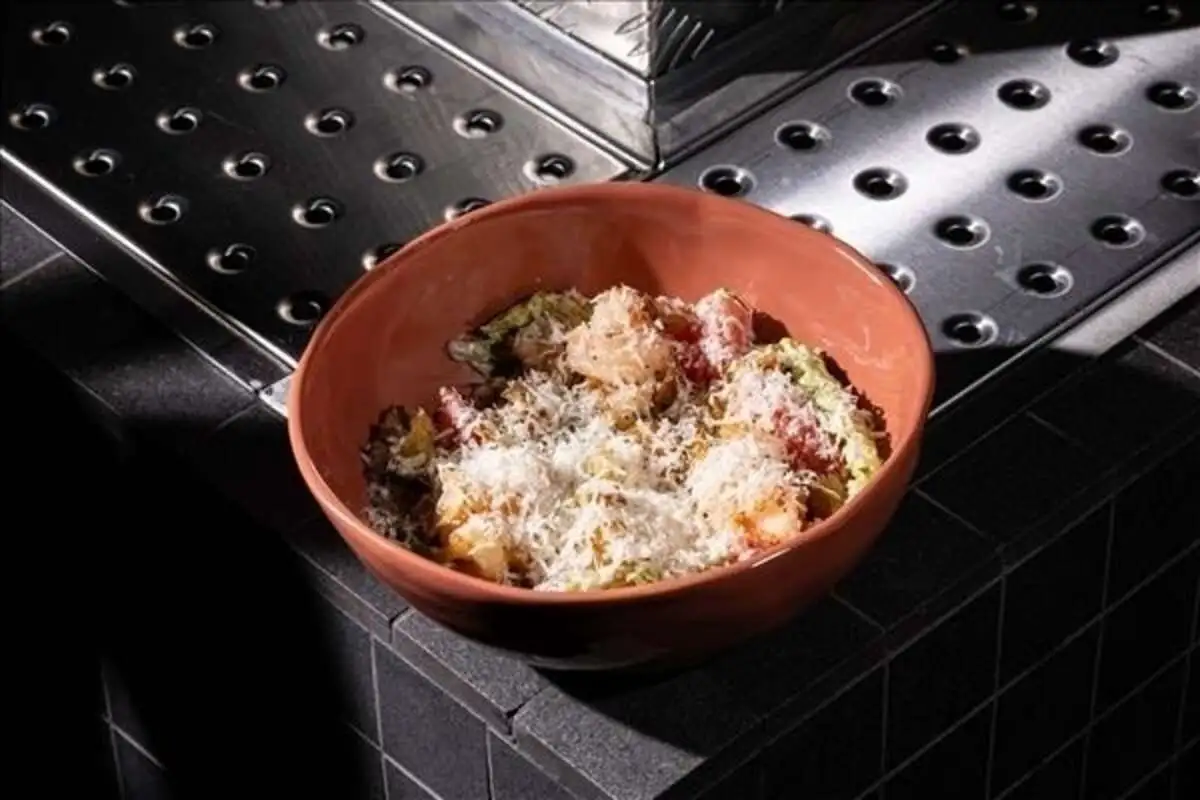 Салат Цезарь, креветки