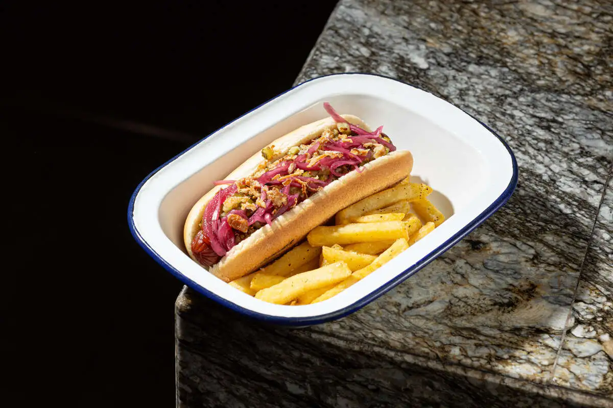 Хот-дог, релиш, картофель фри