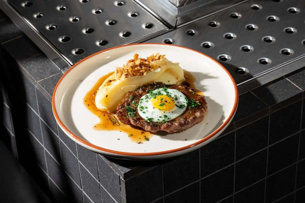 Бифштекс из говядины, картофельное пюре