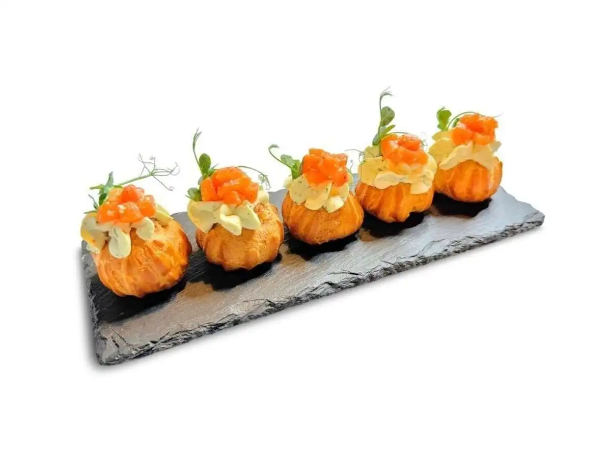 Профитроли с семгой