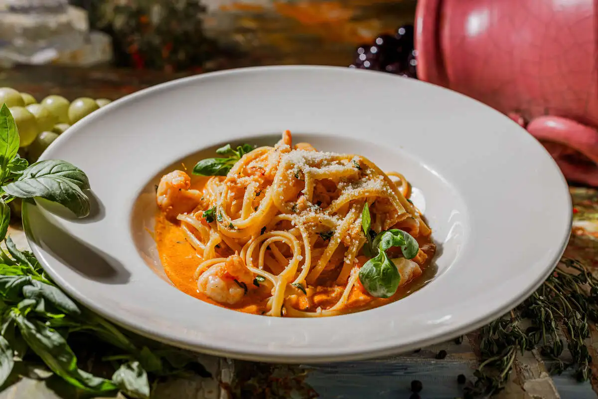 Лингвини с креветками и треской