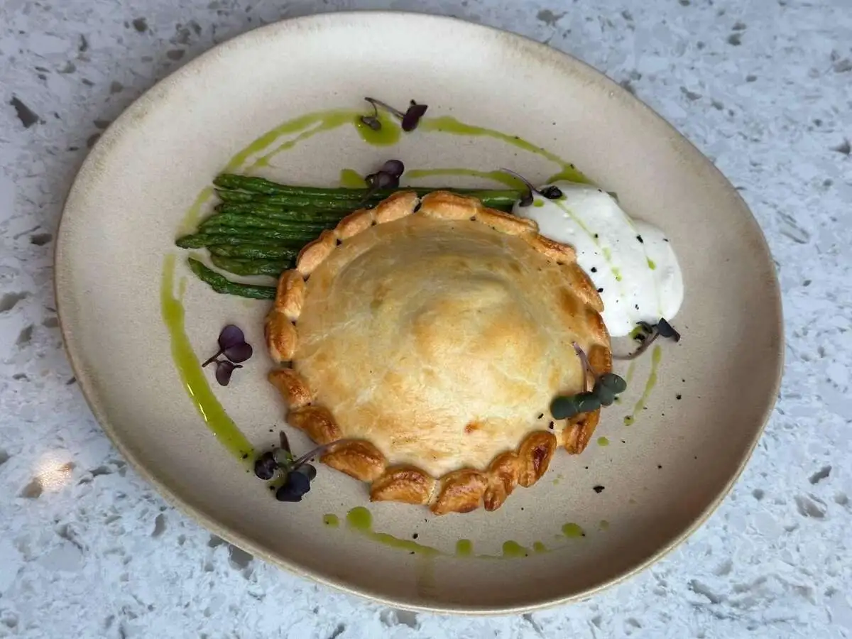 Мясной пирог со спаржей