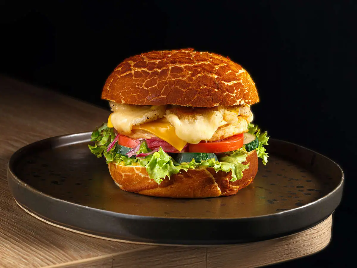 Чикен с жареной моцареллой 