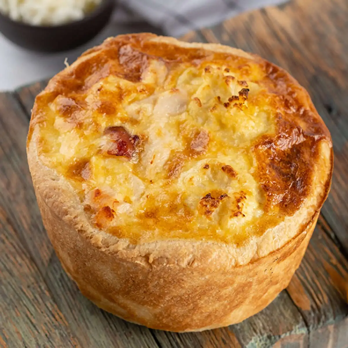 Киш с курой и цветной капустой