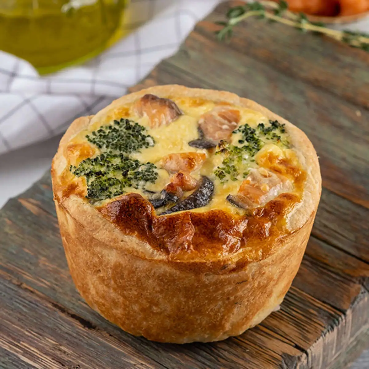 Киш с горбушей и брокколи