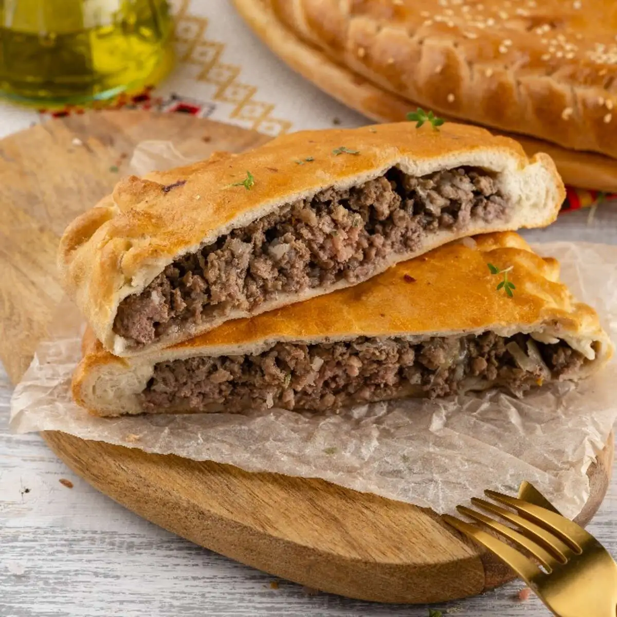 Пирог слоеный с мясом