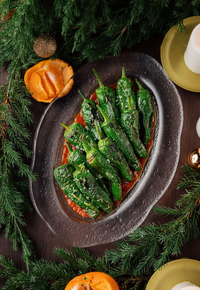 Новогодние перцы падрон фаршированные Black Angus