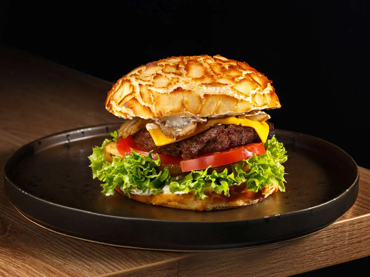 С говяжьей котлетой и лесными грибами 