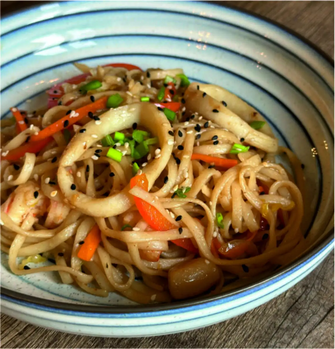 Удон с морепродуктами и гребешком