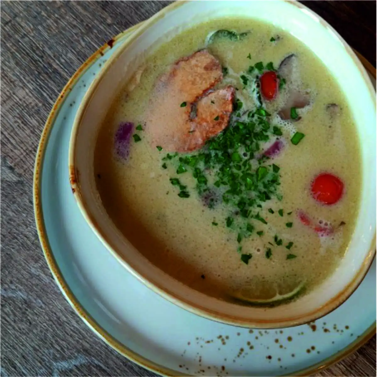  Том Кха с курицей