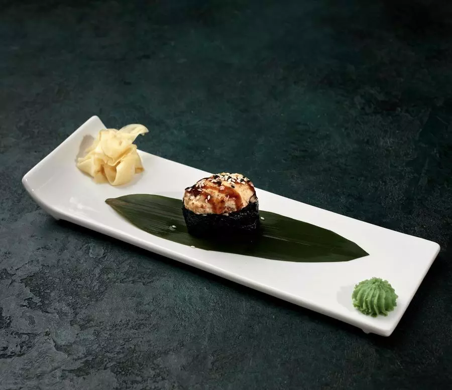 Запеченный гункан лосось