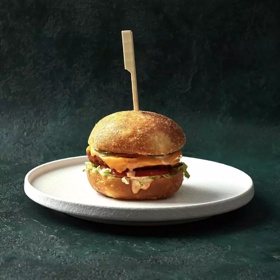 Бургер с лососем 