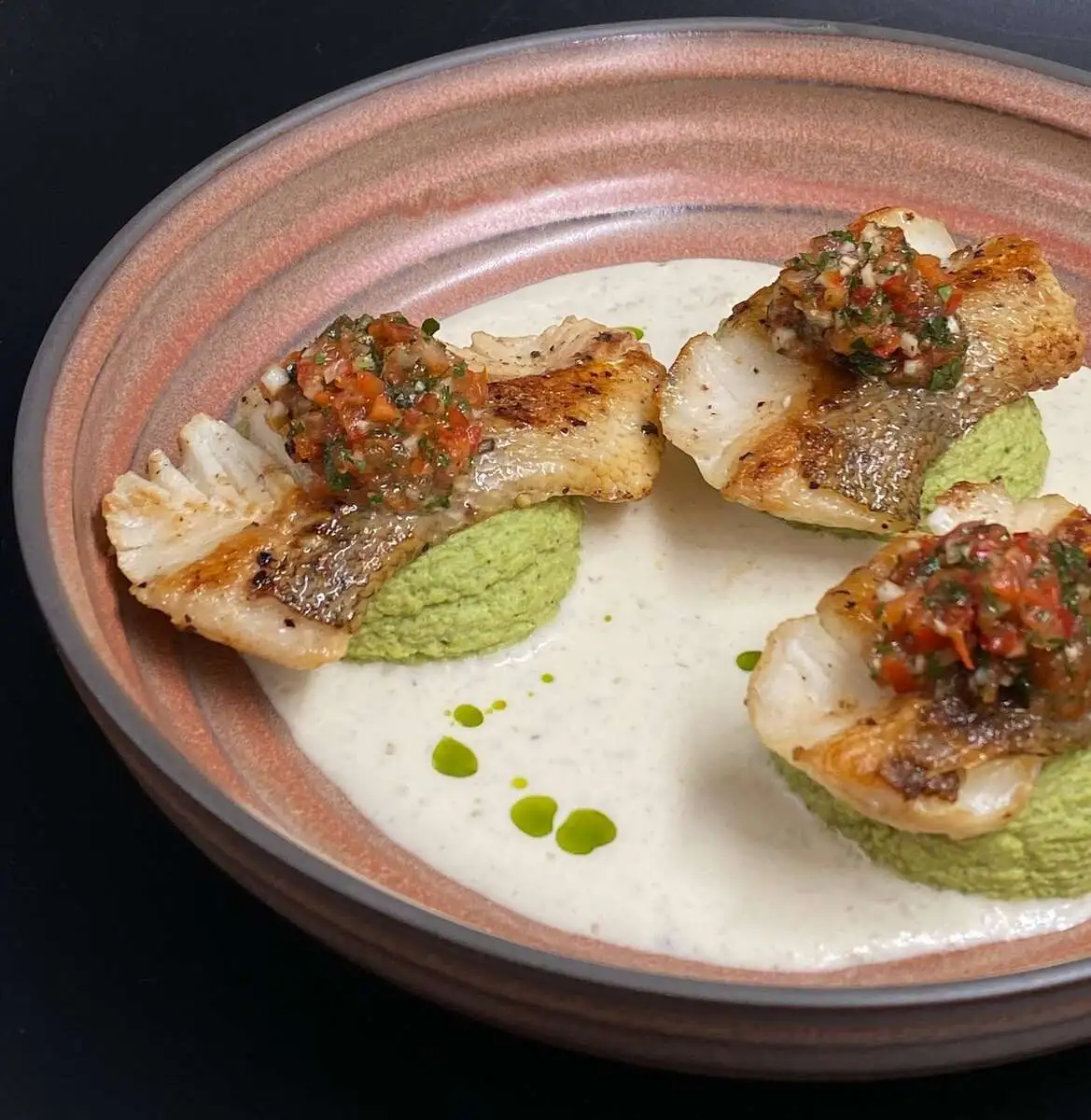 Филе судака с пюре из брокколи