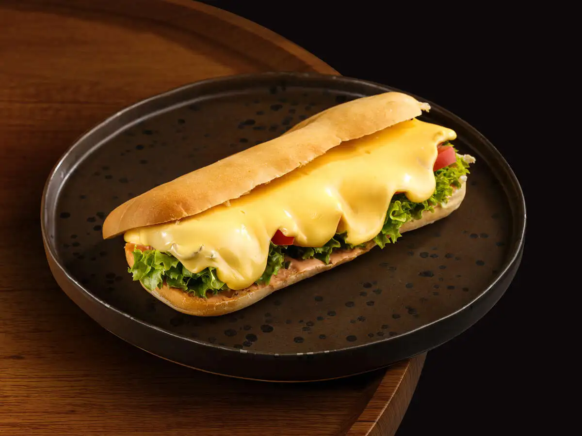 Панини с салями под сырной шапкой 