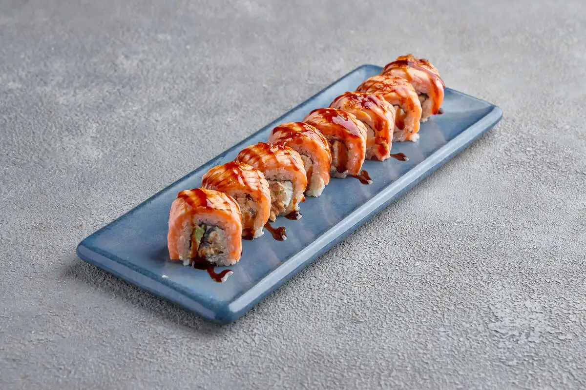 Ролл трюфельный с угрем и лососем