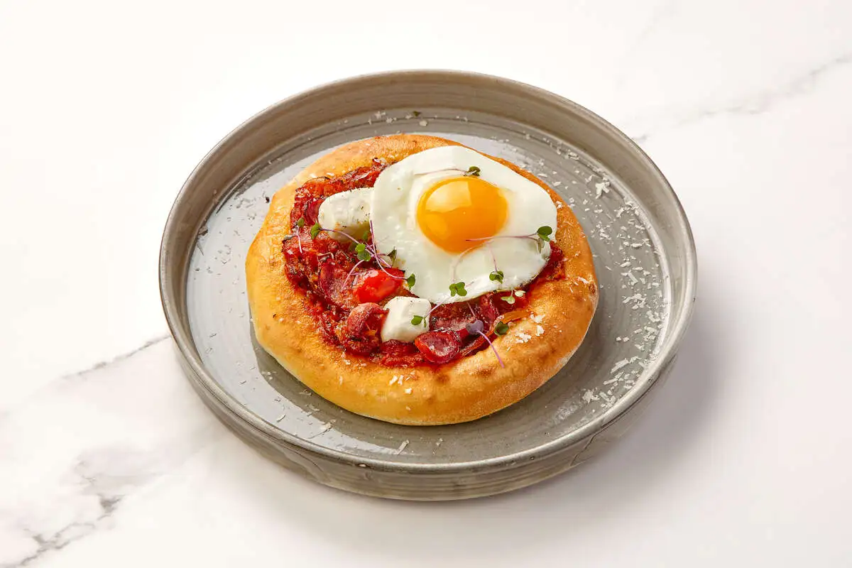 Шакшука с охотничьими колбасками