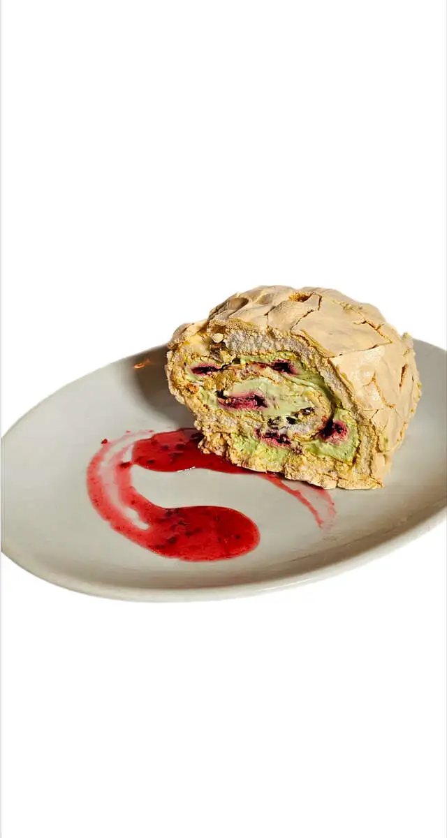 Меренговый рулет с фисташкой