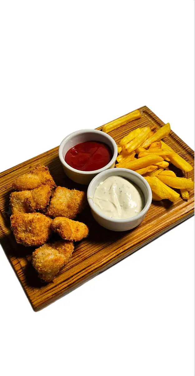 Наггетсы из куриного филе с картофелем фри