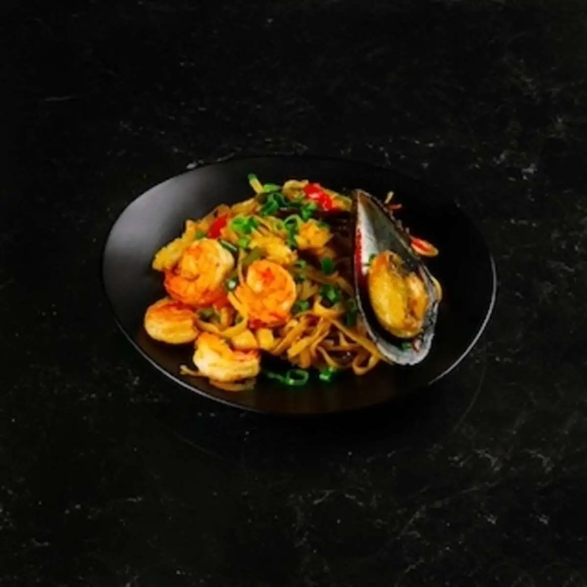 Удон с морепродуктами острый