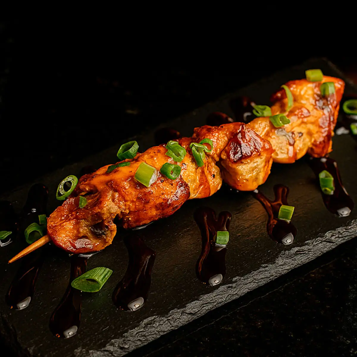 Шашлык куриный с грибами на шпажке