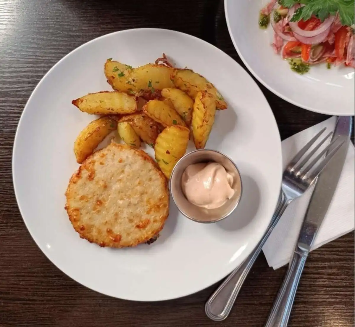 Котлета куриная с картофельными дольками