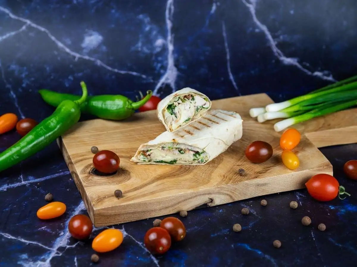 Шаурма с сыром Сулугуни куриная в лаваше