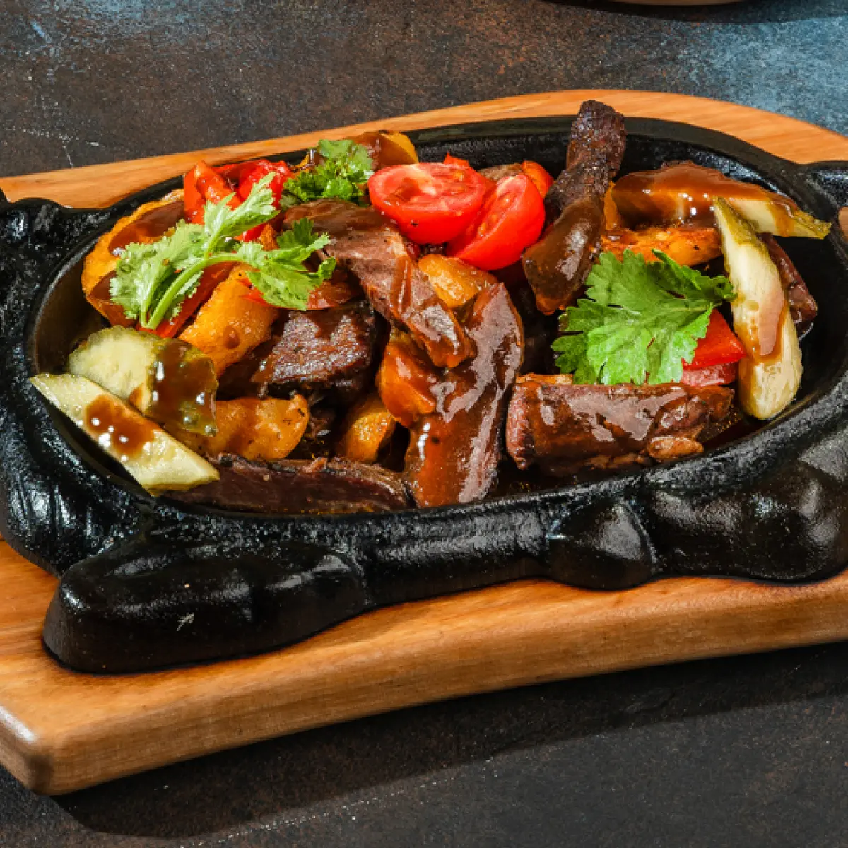 Садж с говядиной и овощами