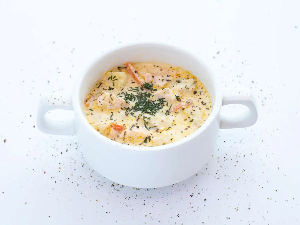 Норвежская уха с форелью