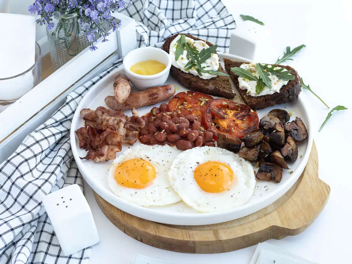 Сытный завтрак