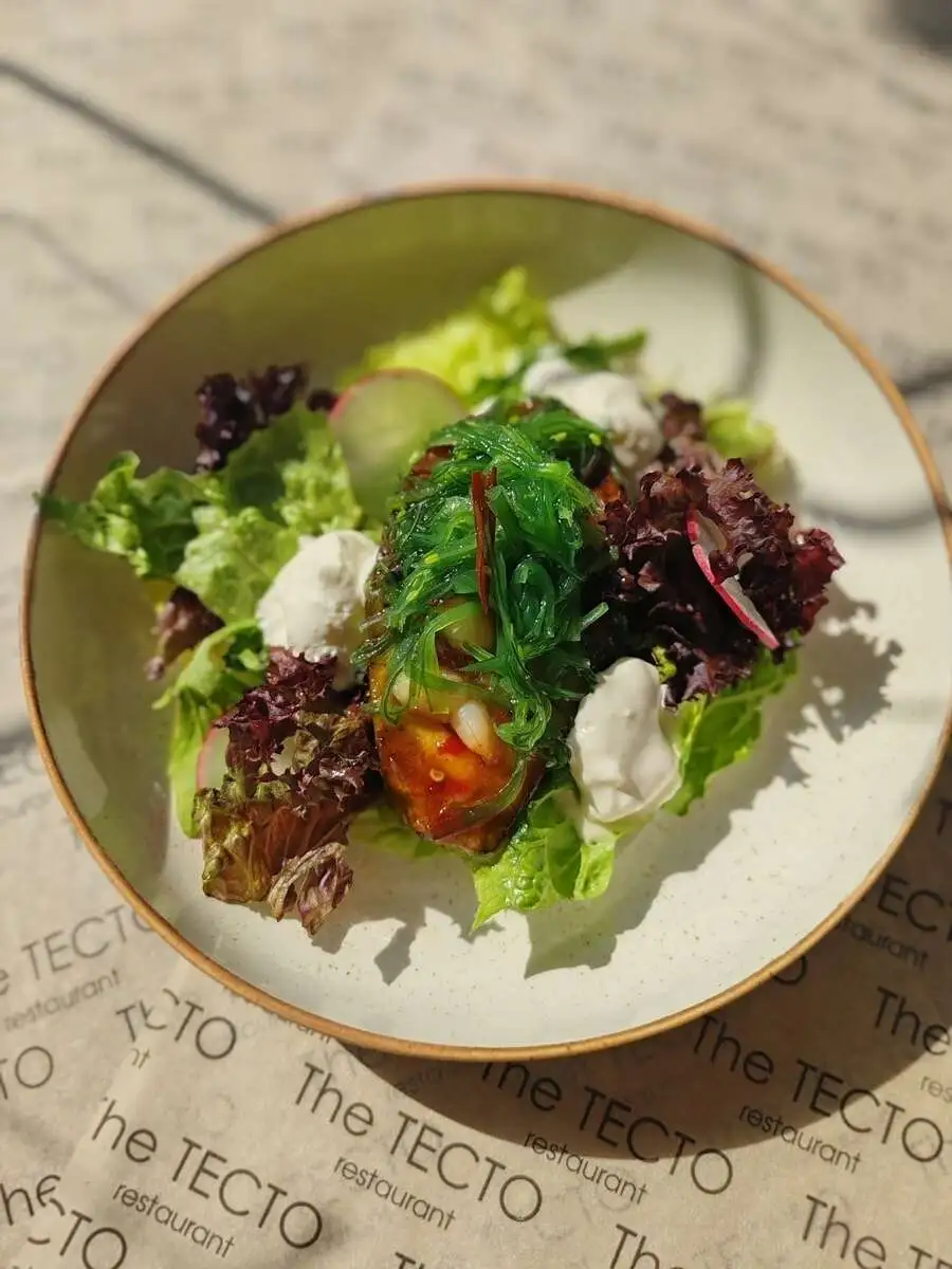 Авокадо на гриле с соусом Свит Чили