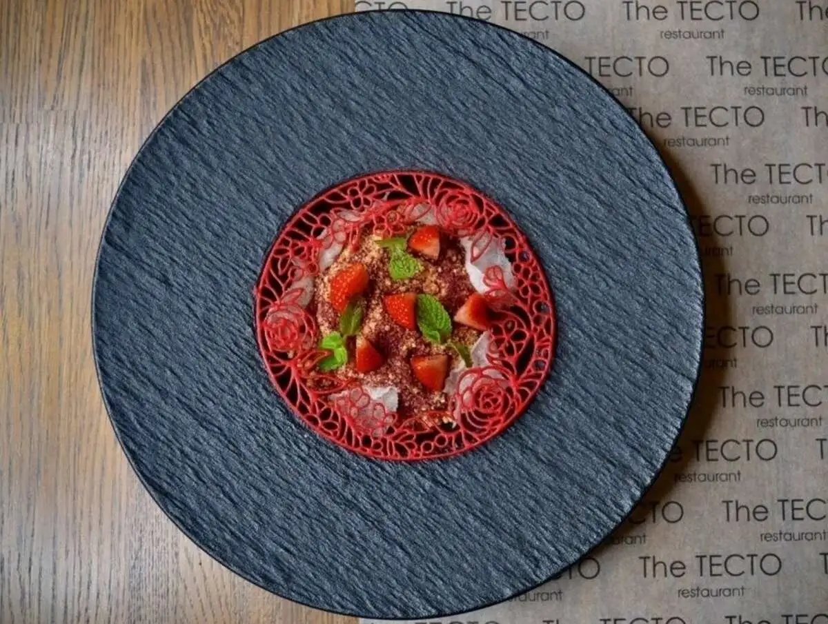 Крем печеное яблоко с кокосовой карамелью и клубникой