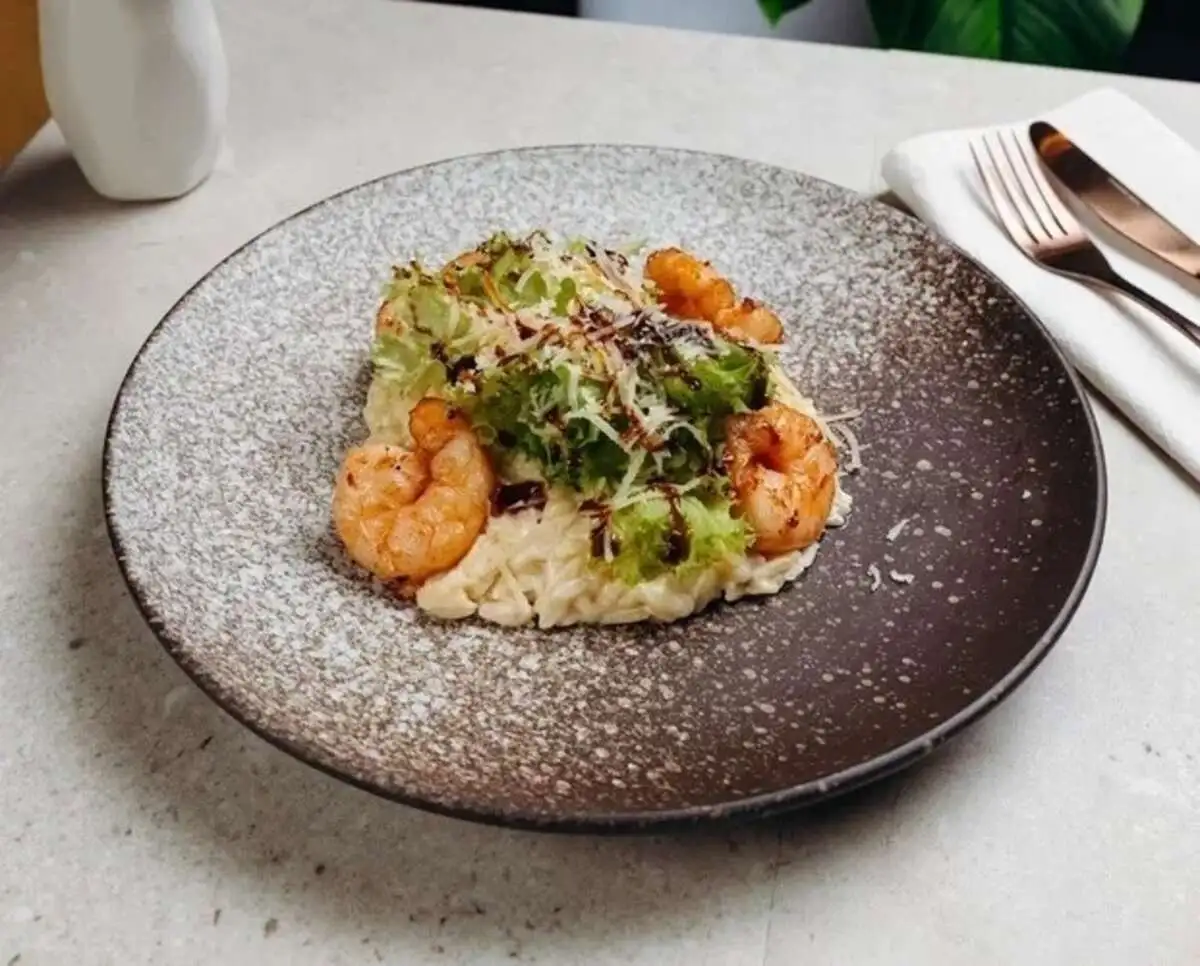 Сливочно-сырное орзо с креветками