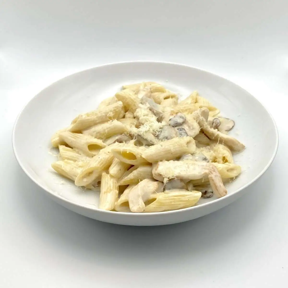 Пенне с курицей и грибами