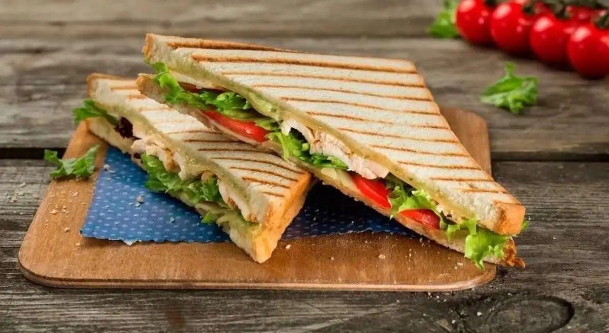 Сэндвич с ветчиной и сыром