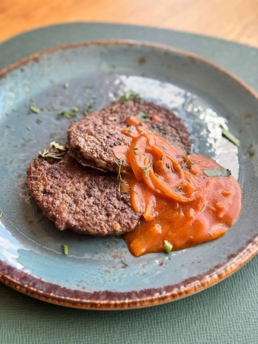 Оладьи из печени с овощным соусом, 100/50г