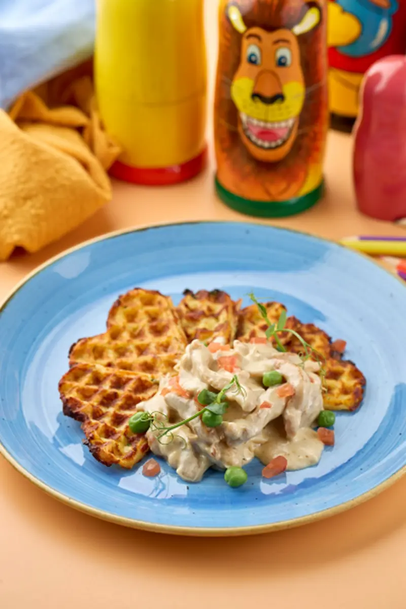 Фрикассе из цыпленка на картофельной вафле