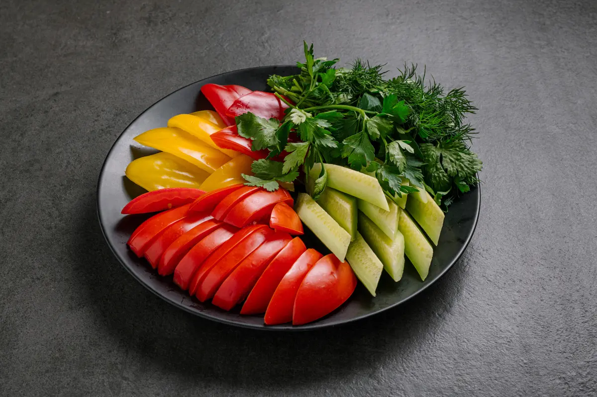 ОВОЩНАЯ НАРЕЗКА С ЗЕЛЕНЬЮ