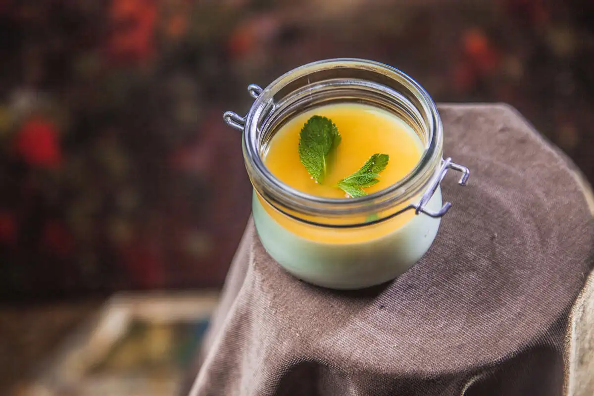 Базиликовая Панна-Котта с маракуйя