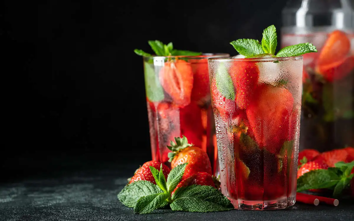 ЛИМОНАД КЛУБНИЧНЫЙ 