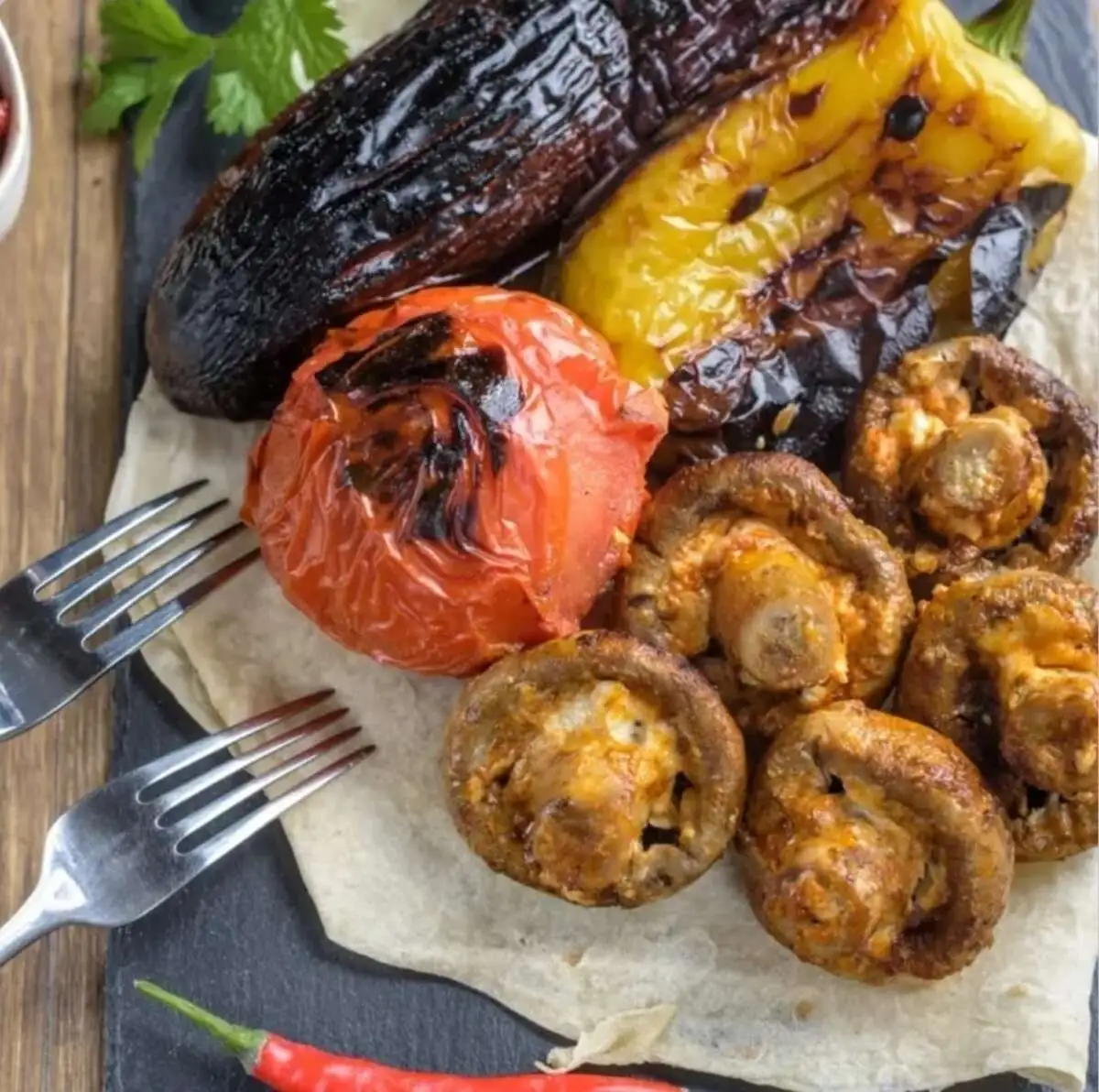 Овощи(перец,помидоры,баклажан)