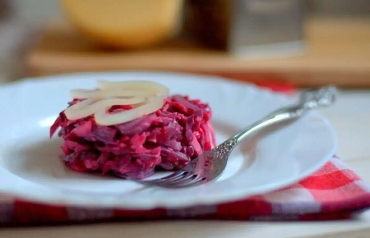 Салат из кальмаров с овощами