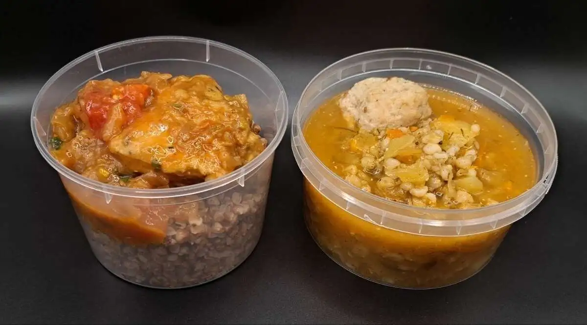 2 Чикен комбо: Деревенский с тефтелей и перловкой, Чахохбили из курицы с гречей 