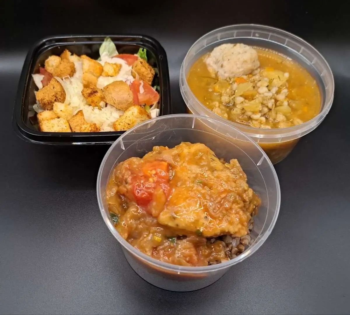 3 Чикен комбо: Цезарь с курицей, Деревенский с тефтелей и перловкой, Чахохбили из курицы с гречей