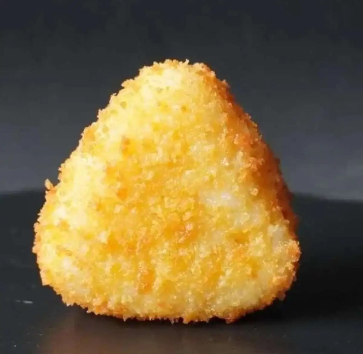 Онигири с курицей жареный